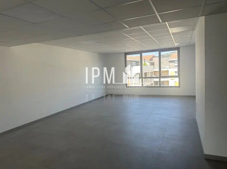 Bureau dans Aubagne à vendre - Photo intérieure – Image 3 sur 8