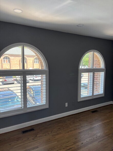 7002-7027 Evergreen Ct, Annandale, VA à louer - Photo de l’immeuble – Image 2 sur 15