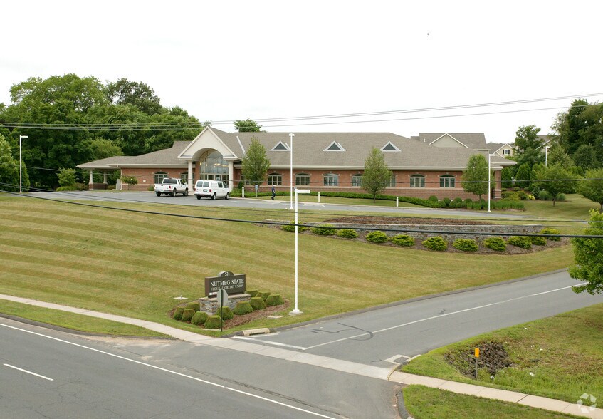 521 Cromwell Ave, Rocky Hill, CT à vendre - Photo de l’immeuble – Image 2 sur 15