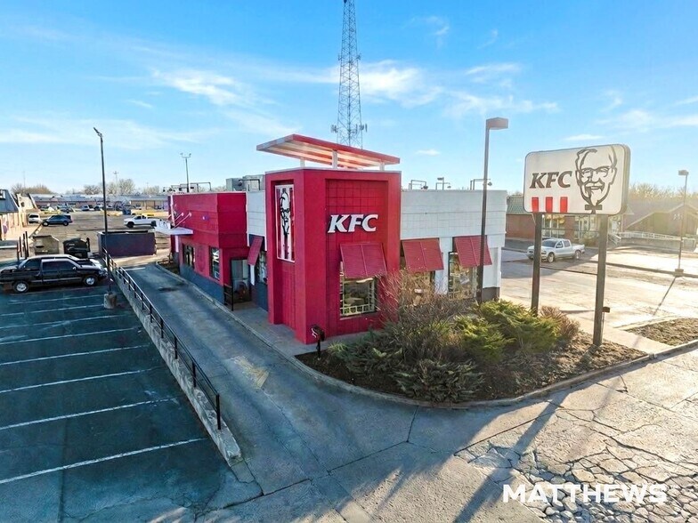 11104 E 21st St, Tulsa, OK à vendre - Photo de l’immeuble – Image 2 sur 3