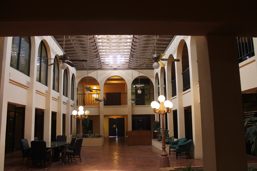 700 Paredes Ave, Brownsville, TX à louer - Photo de l’immeuble – Image 3 sur 3