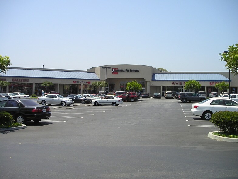 4698 E Pacific Coast Hwy, Long Beach, CA à louer - Photo de l’immeuble – Image 2 sur 13
