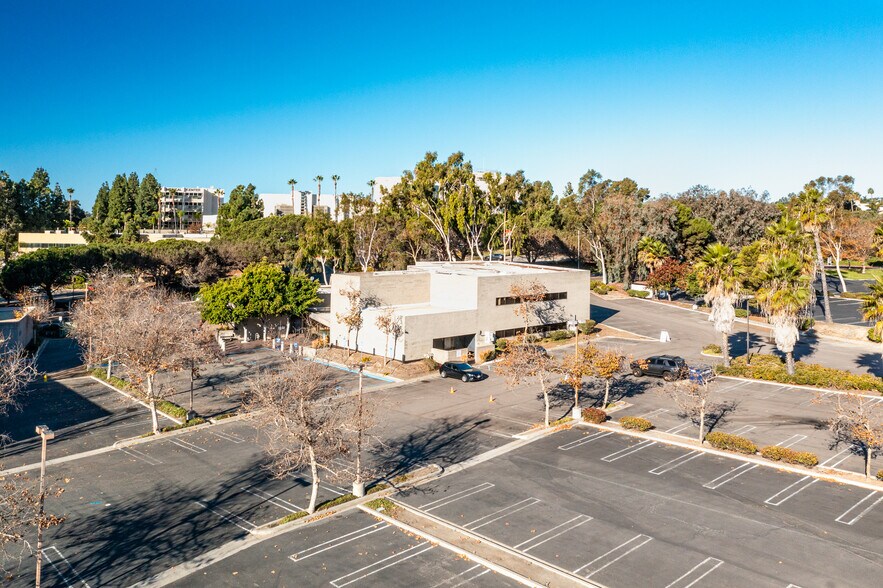 145 Thunder Dr, Vista, CA à vendre - Photo de l’immeuble – Image 3 sur 15