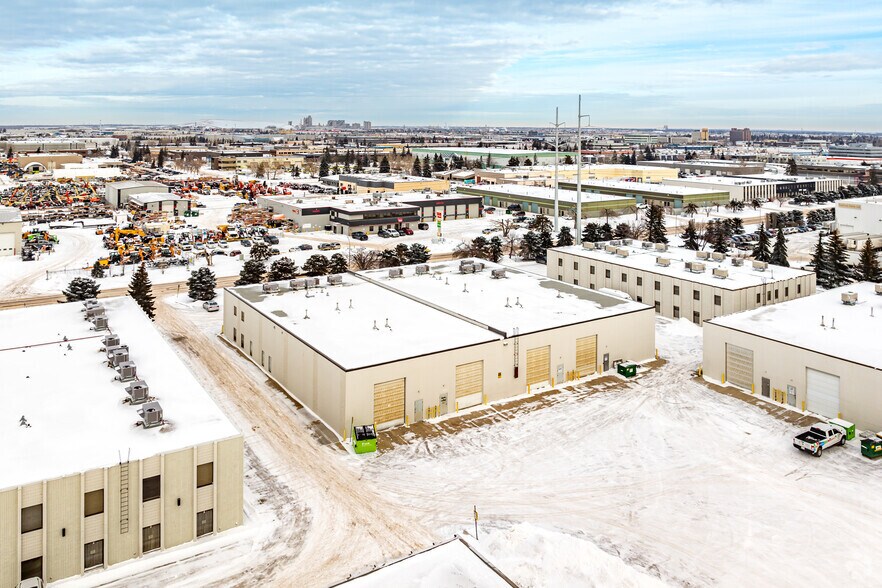 17611-17615 105th Ave NW, Edmonton, AB à louer - Aérien – Image 3 sur 3
