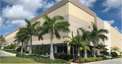 11200 NW 107th St, Miami, FL à louer Photo intérieure– Image 1 sur 1