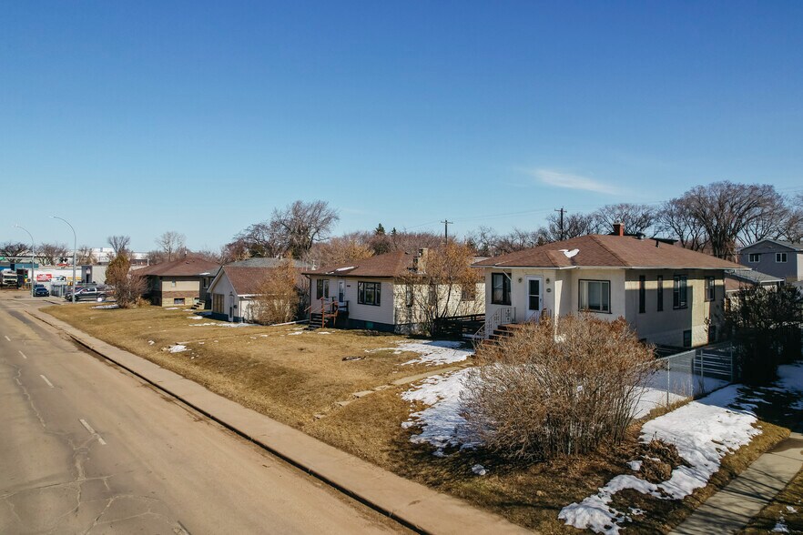 12037 66 St NW, Edmonton, AB à vendre - Photo de l’immeuble – Image 2 sur 7