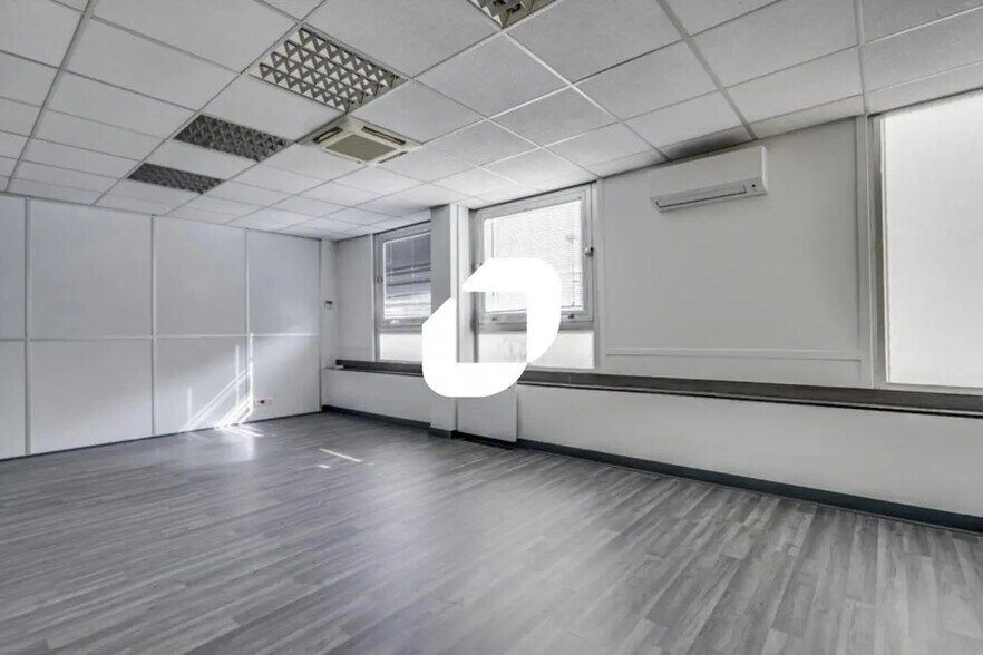 Bureau dans Croissy-Beaubourg à louer - Photo de l’immeuble – Image 3 sur 12
