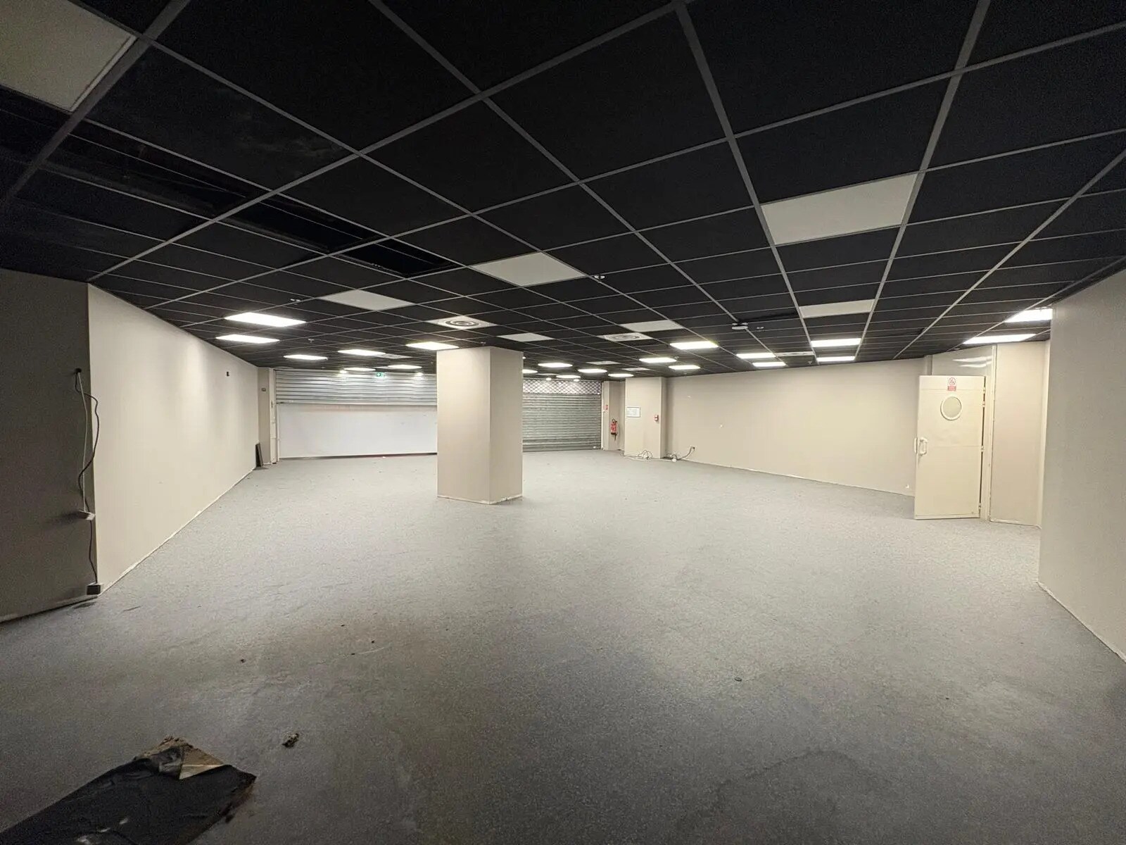 Local commercial dans Paris à louer Photo de l’immeuble– Image 1 sur 7