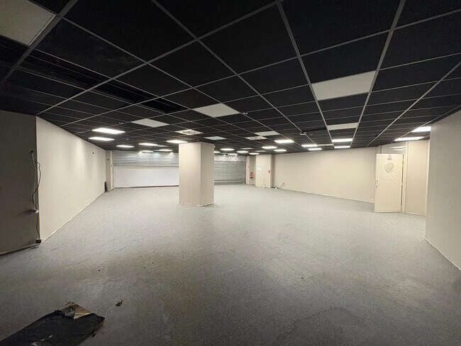 Plus de détails pour Local commercial à louer