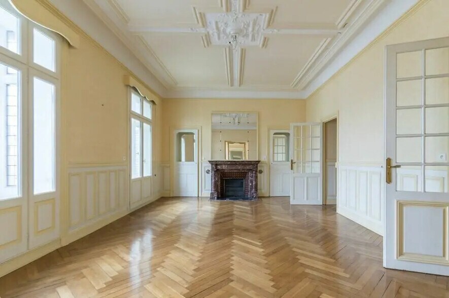 Bureau dans Paris à louer - Photo de l’immeuble – Image 1 sur 5