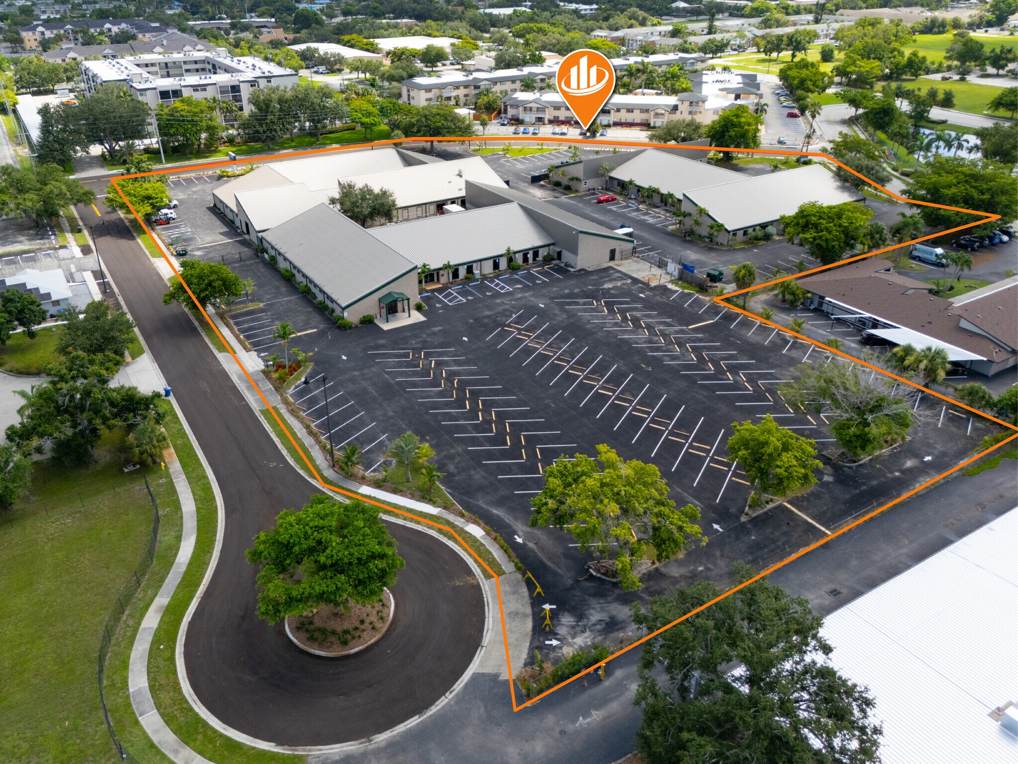 2120 Collier Ave, Fort Myers, FL à louer Photo principale– Image 1 sur 60