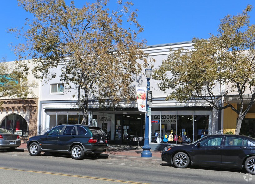 810 W Texas St, Fairfield, CA à vendre - Photo de l’immeuble – Image 2 sur 14