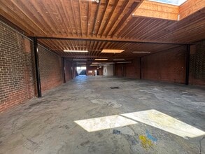 9515 California Ave, South Gate, CA à louer Photo de l’immeuble– Image 1 sur 12