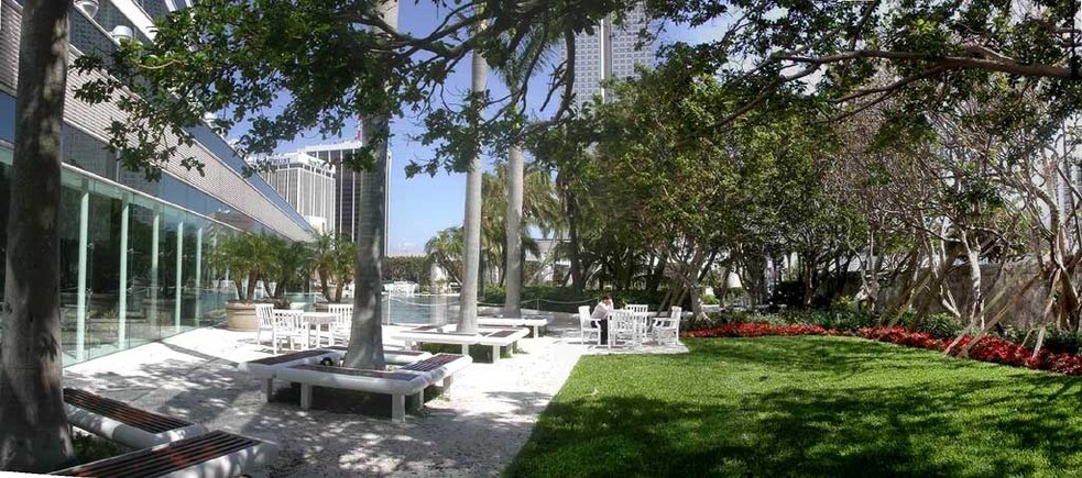 100 SE 2nd St, Miami, FL à louer - Photo de l’immeuble – Image 3 sur 29