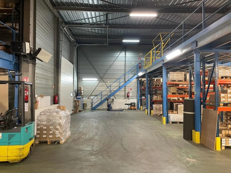 Local d'activités dans Villemomble à vendre - Photo de l’immeuble – Image 2 sur 6