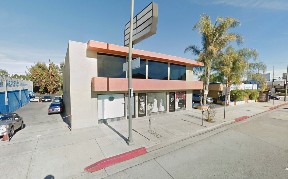 19709 Ventura Blvd, Woodland Hills, CA à vendre - Photo de l’immeuble – Image 3 sur 6
