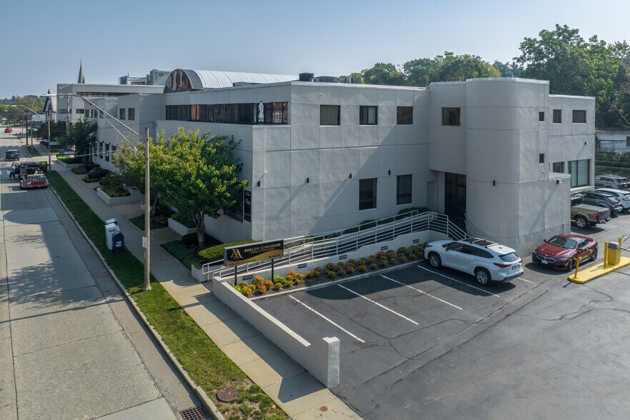 1320 Centre St, Newton, MA à louer - Photo de l’immeuble – Image 2 sur 15