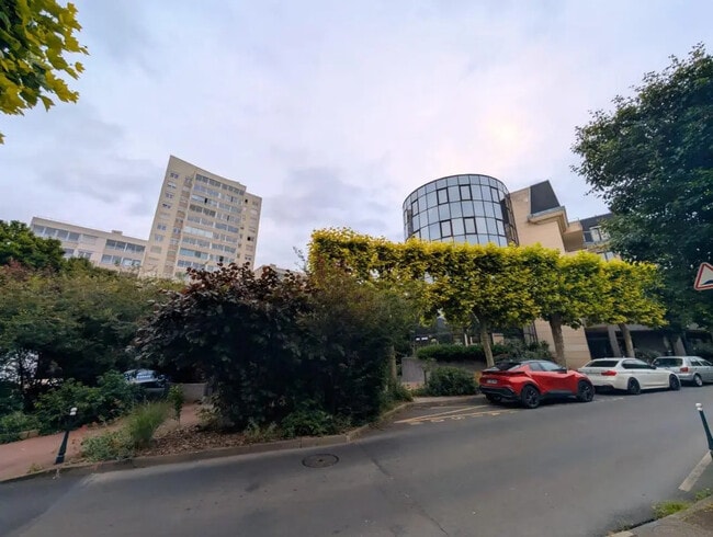 Plus de détails pour 3 Boulevard De La Gare, Saint-Gratien - Bureau à louer