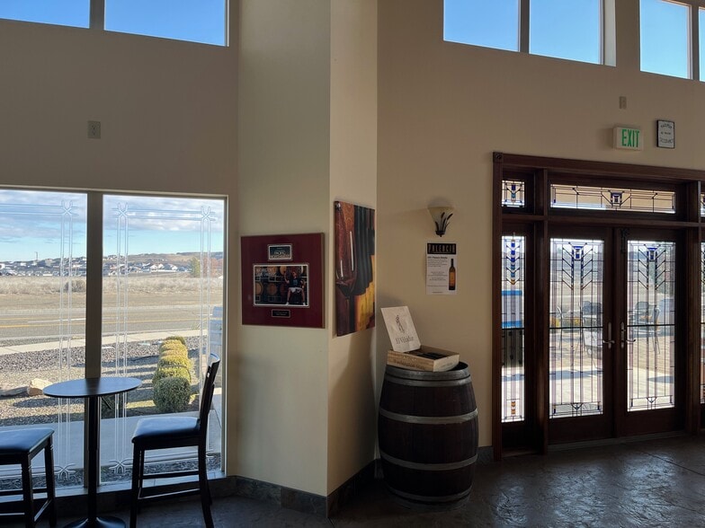 8011 Keene Rd, West Richland, WA à louer - Photo intérieure – Image 3 sur 12