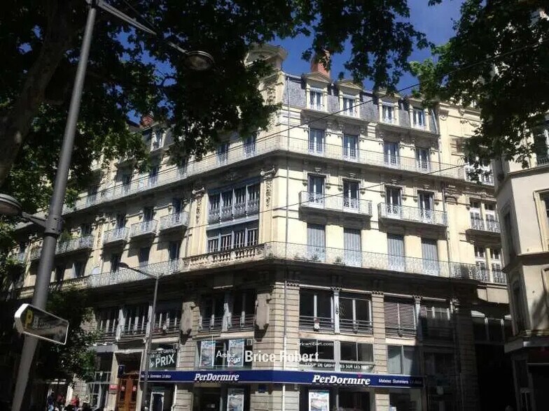 Bureau dans Lyon à louer - Photo de l’immeuble – Image 2 sur 9