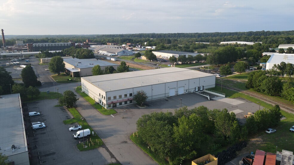 50 Joseph Mills Dr, Fredericksburg, VA à louer - Photo de l’immeuble – Image 2 sur 9