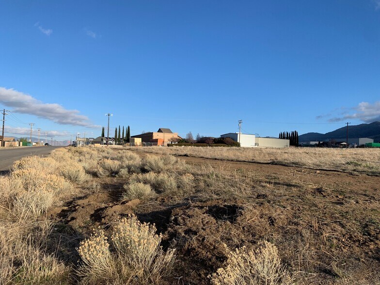 Commercial Ave, Tehachapi, CA à vendre - Photo principale – Image 1 sur 12