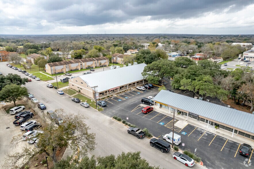 128 S Moss St, Seguin, TX à louer - Aérien – Image 3 sur 5