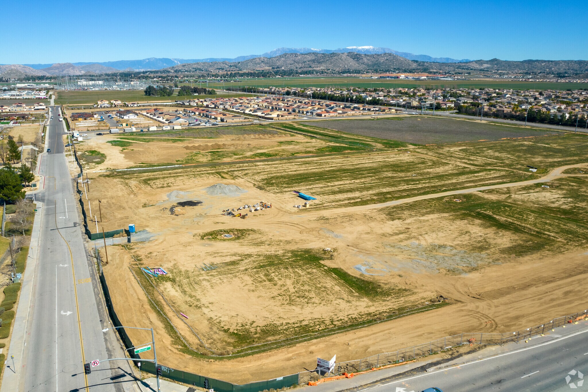 NEC McCall Blvd Junipero Rd, Menifee, CA à louer Photo principale– Image 1 sur 2