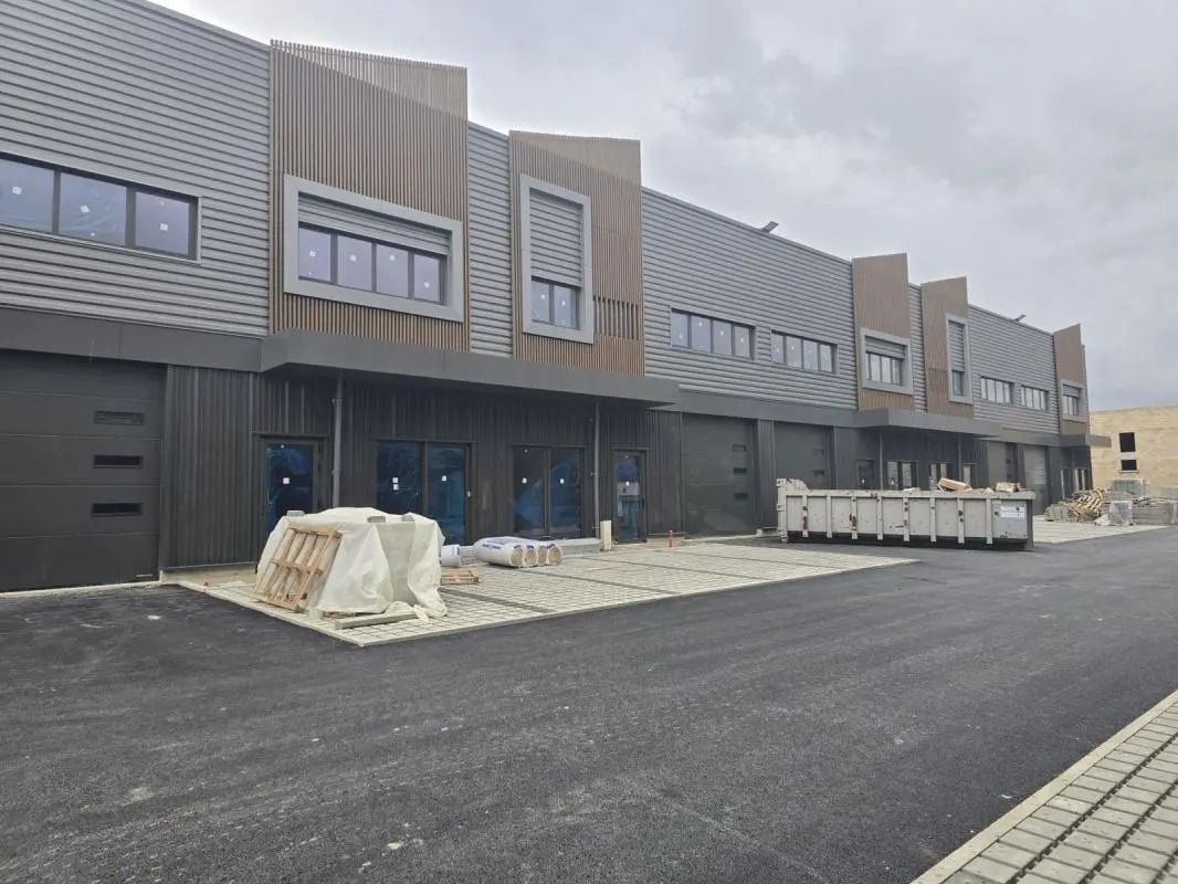 Local d'activités dans Courtry à vendre Photo de l’immeuble– Image 1 sur 10