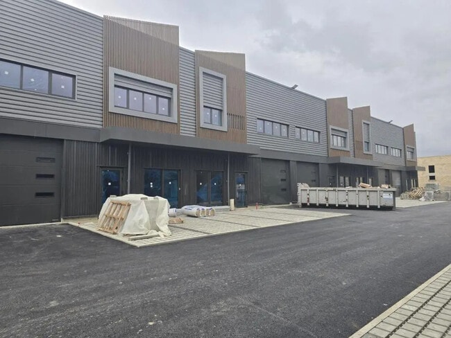 Plus de détails pour Local d’activités à vendre