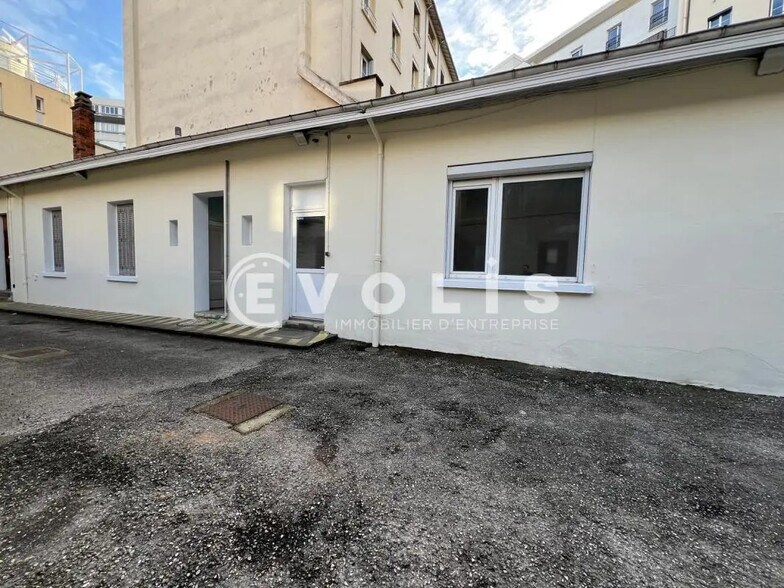 Local d’activités dans Lyon à louer - Photo de l’immeuble – Image 3 sur 13