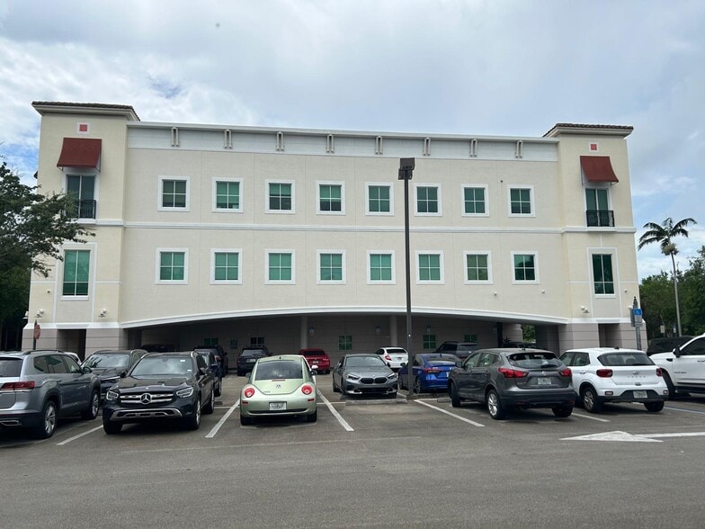 12600 Pembroke Rd, Miramar, FL à louer - Photo de l’immeuble – Image 1 sur 25