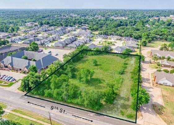 1200 E 9th St, Edmond, OK à vendre Photo de l’immeuble– Image 1 sur 6