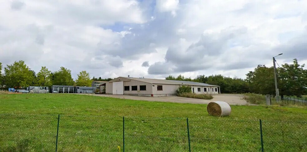 Local d'activités dans Chaveyriat à vendre - Photo de l’immeuble – Image 1 sur 5