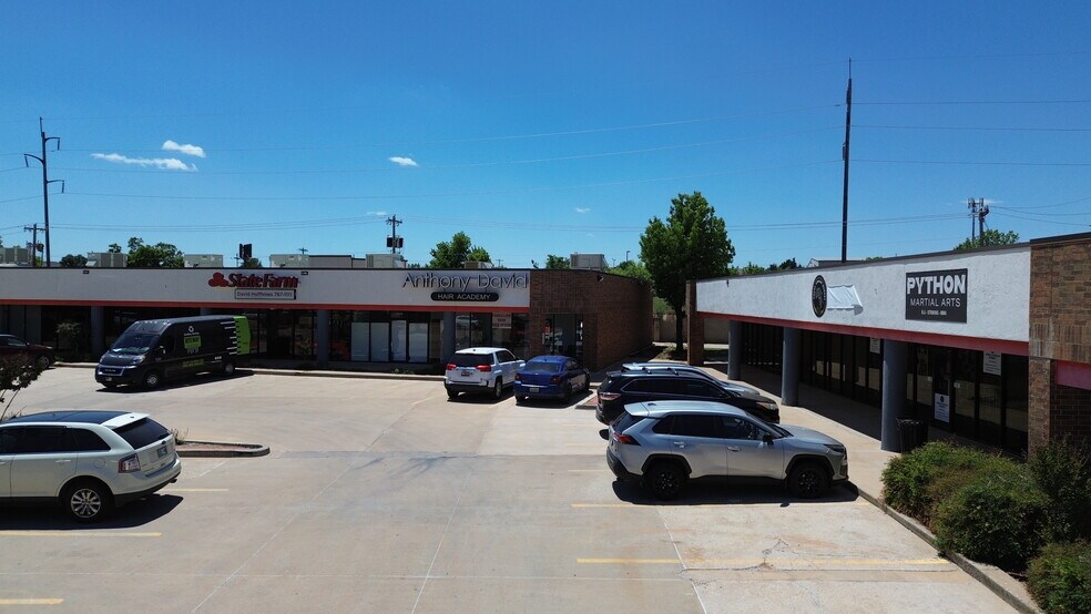 6444 NW Expressway St, Oklahoma City, OK à louer - Photo de l’immeuble – Image 3 sur 5