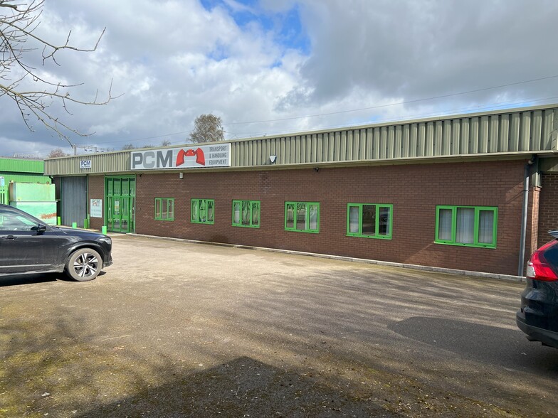 249 Three Bridges Rd, Northampton à louer - Photo principale – Image 1 sur 1