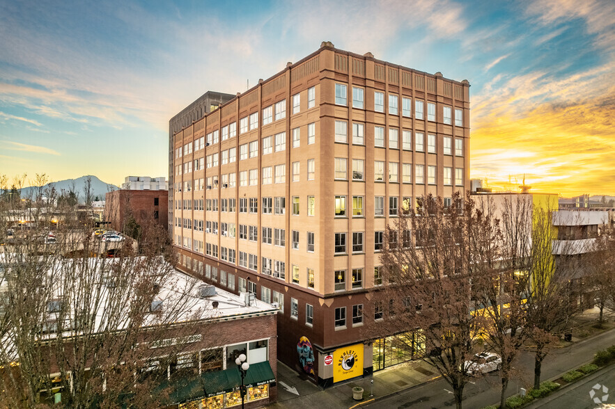 132 E Broadway, Eugene, OR à louer - Photo de l’immeuble – Image 1 sur 12