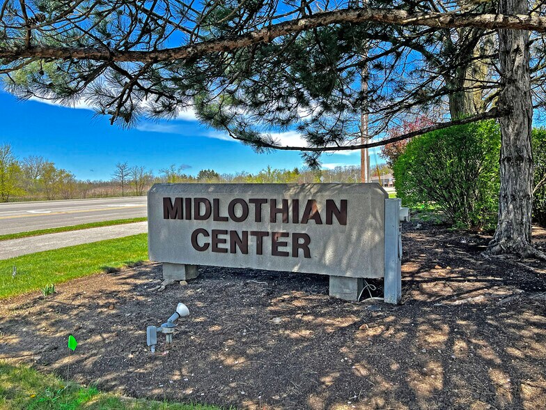 25765-25767 Hillview Ct, Mundelein, IL à vendre - Photo de l’immeuble – Image 2 sur 13