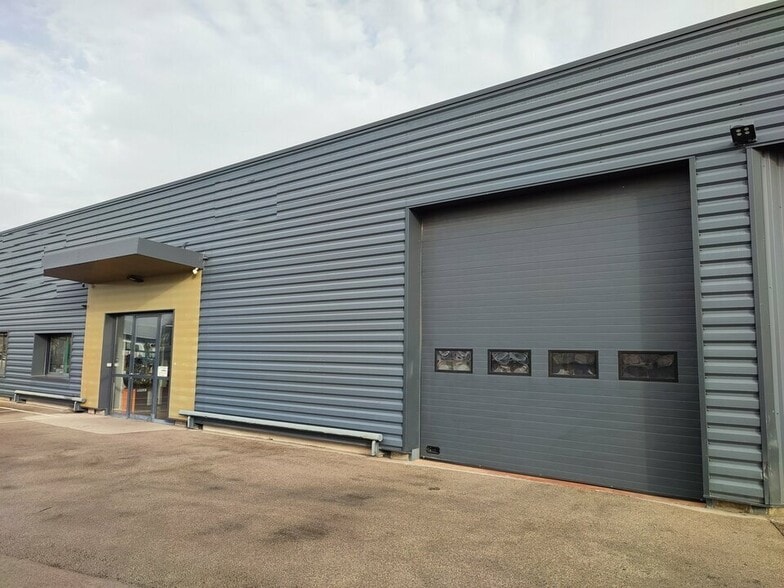 244 Rue De Chavanne, Arnas à louer - Photo de l’immeuble – Image 1 sur 12