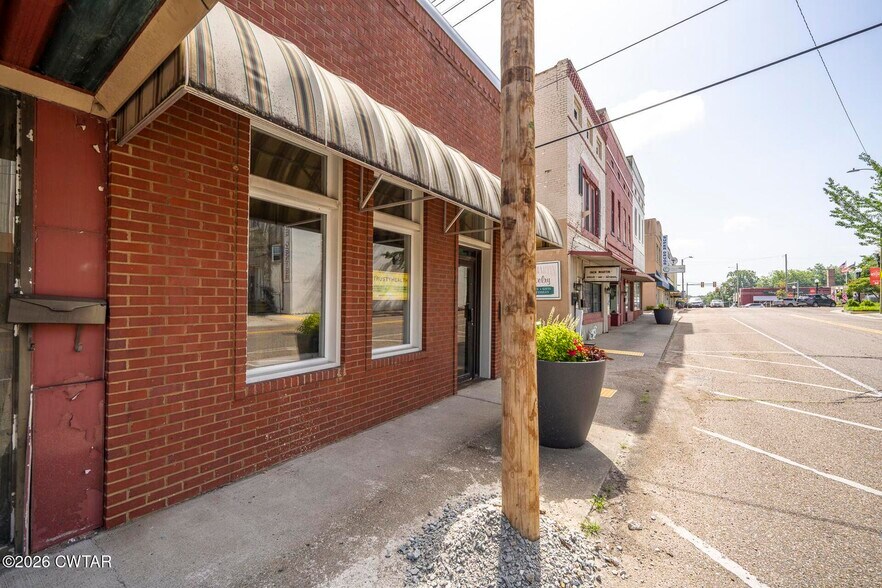 2372 Cedar St, McKenzie, TN à vendre - Photo de l’immeuble – Image 3 sur 21