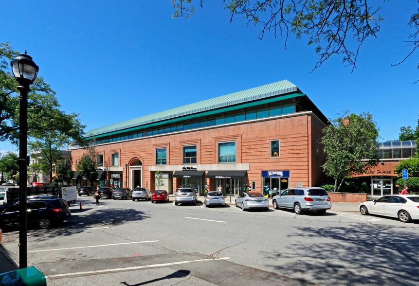 200 Greenwich Ave, Greenwich, CT à louer - Photo de l’immeuble – Image 2 sur 4