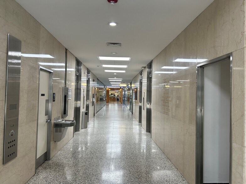 711 N Carancahua St, Corpus Christi, TX à louer - Photo intérieure – Image 3 sur 6