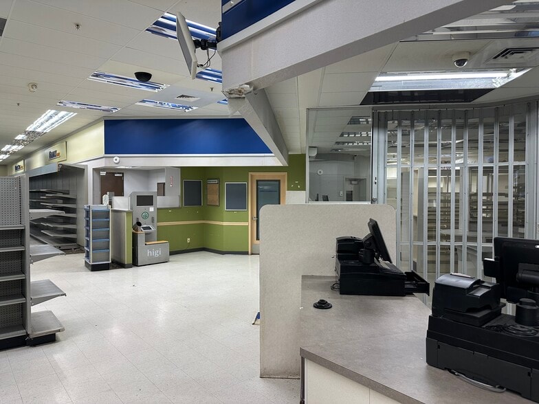 803 Montauk Hwy, Shirley, NY à louer - Photo de l’immeuble – Image 3 sur 15