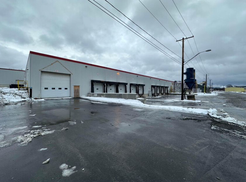 4180 Rue Villeneuve, Lac-megantic, QC à louer - Photo de l’immeuble – Image 3 sur 3