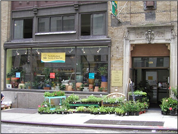119-121 W 57th St, New York, NY à louer - Photo de l’immeuble – Image 2 sur 8
