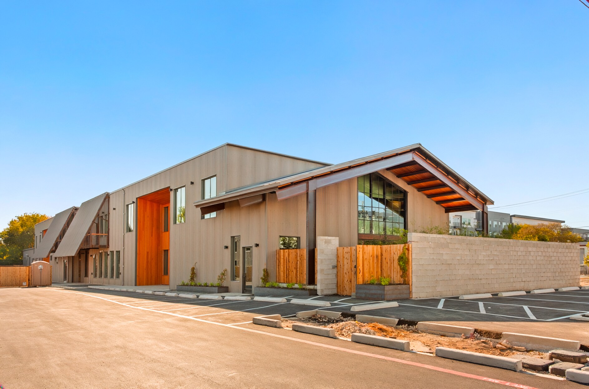 201-207 E Saint Elmo Rd, Austin, TX à louer Photo principale– Image 1 sur 10