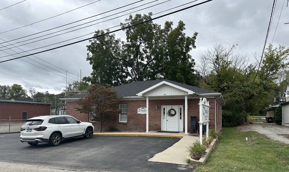352 Railroad St, Ligonier, PA à louer - Photo de l’immeuble – Image 1 sur 14