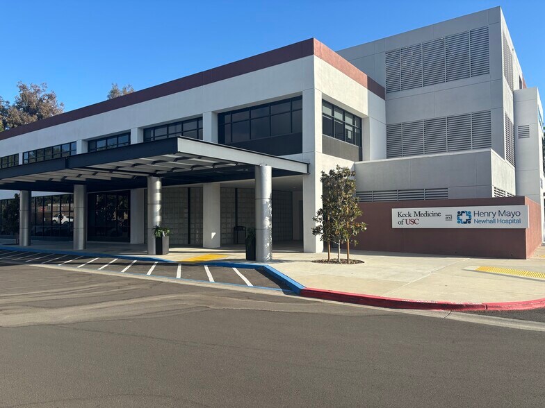 25751 McBean Pky, Valencia, CA à louer - Photo de l’immeuble – Image 3 sur 5