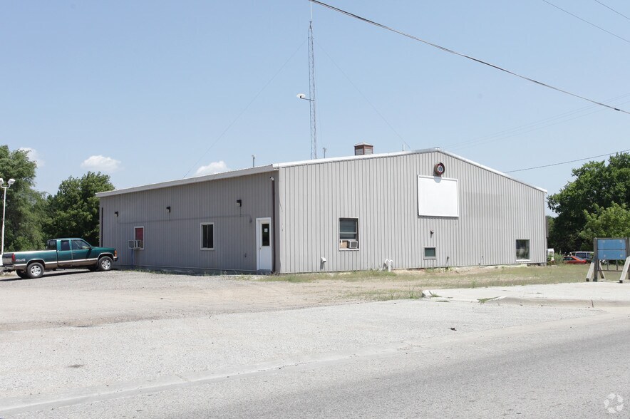1365 E Main St, Edmore, MI à vendre - Photo de l’immeuble – Image 2 sur 2