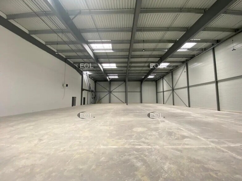 Industriel/Logistique dans Croissy-Beaubourg à louer - Photo de l’immeuble – Image 2 sur 8